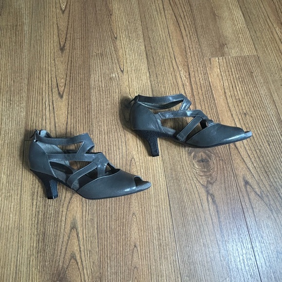 AEROSOLES Charcoal Strappy Heels - Picture 1 of 4